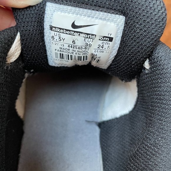 Nike SB Sz 6.5 Gray Suede Sneaker - Picture 9 of 9